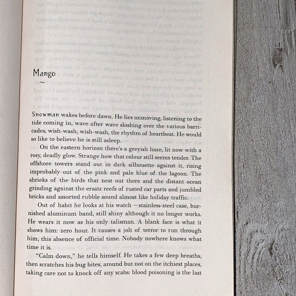 Oryx & Crake by Margaret Atwood novel book - Picture 5 of 8